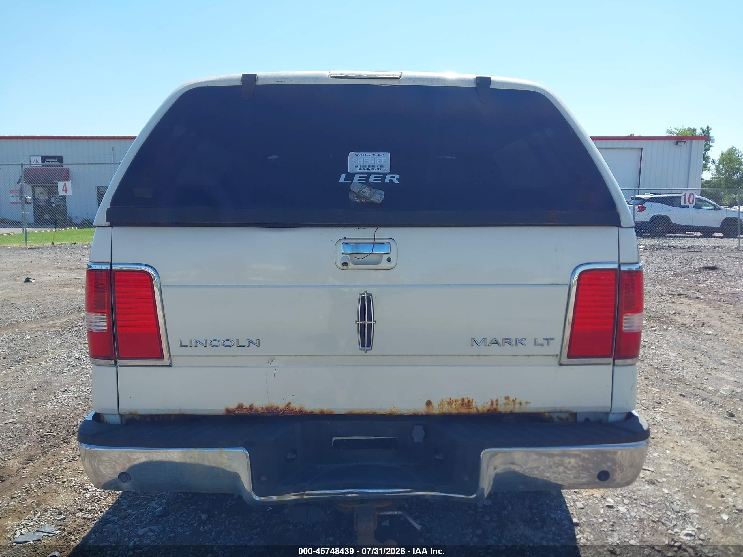 2008 Lincoln Mark Lt   White vin: 5LTPW18508FJ01130
