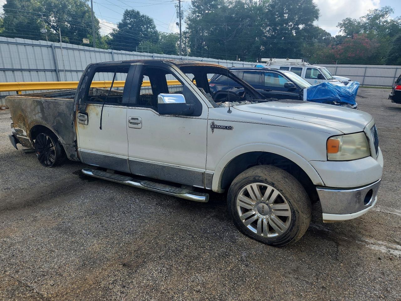 2006 Lincoln Mark Lt White vin: 5LTPW18516FJ17267