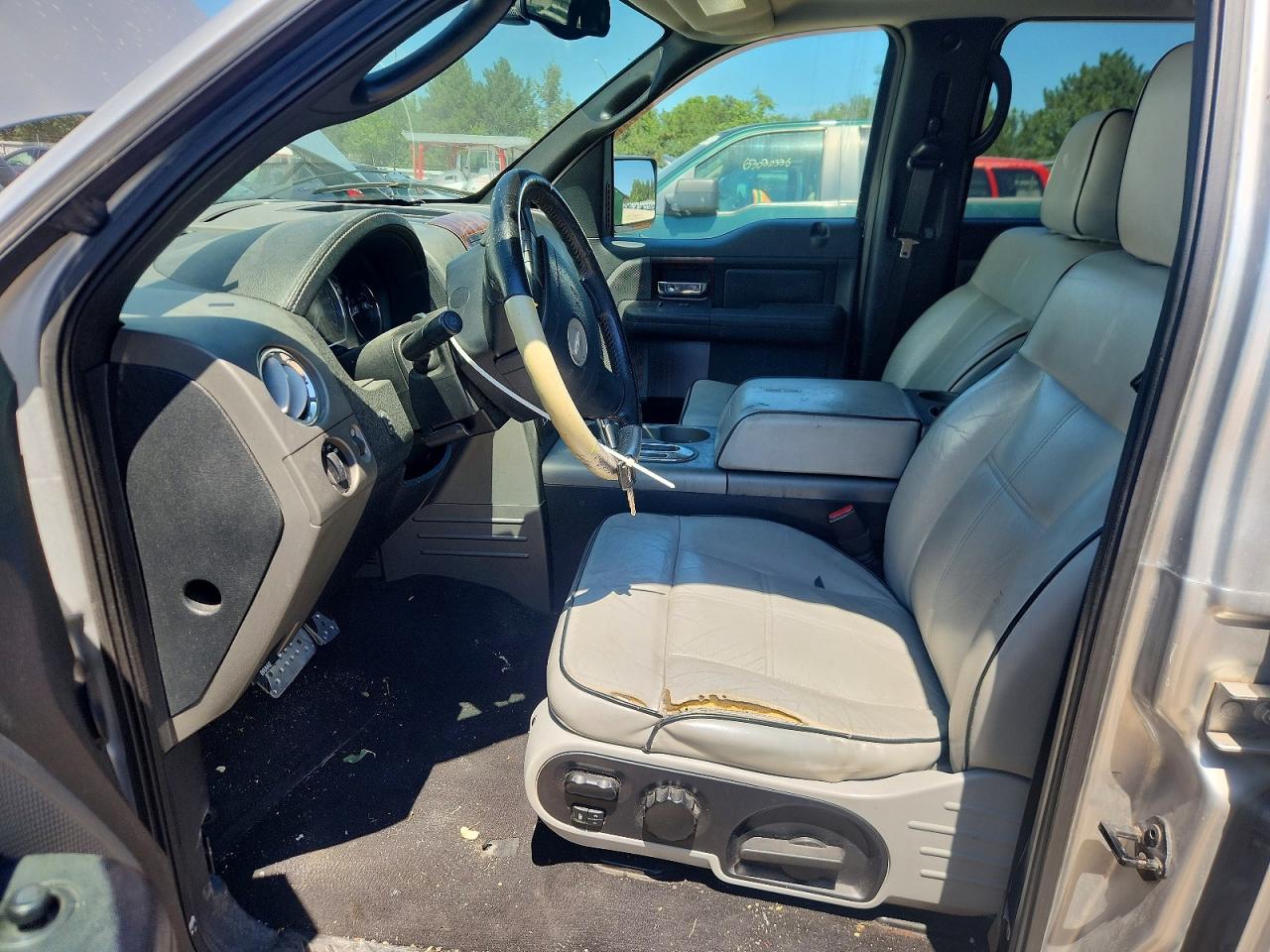 2006 Lincoln Mark Lt Silver vin: 5LTPW18526FJ03992