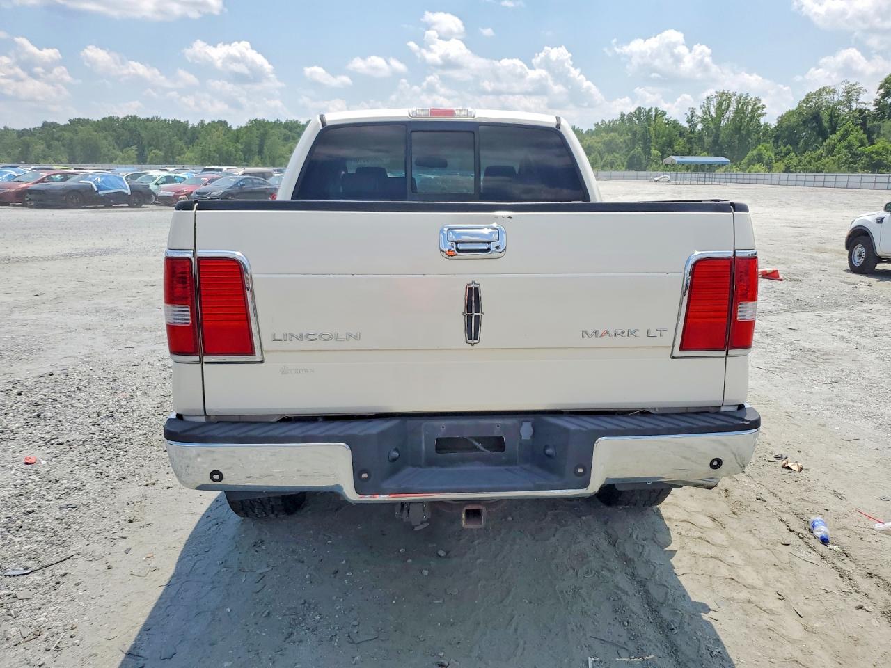 2007 Lincoln Mark Lt White vin: 5LTPW18527FJ01077