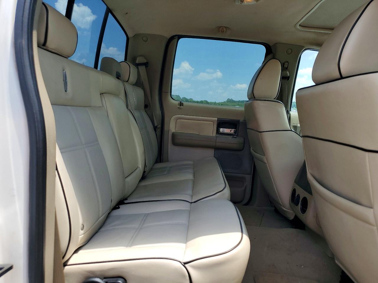 2007 Lincoln Mark Lt White vin: 5LTPW18527FJ01077