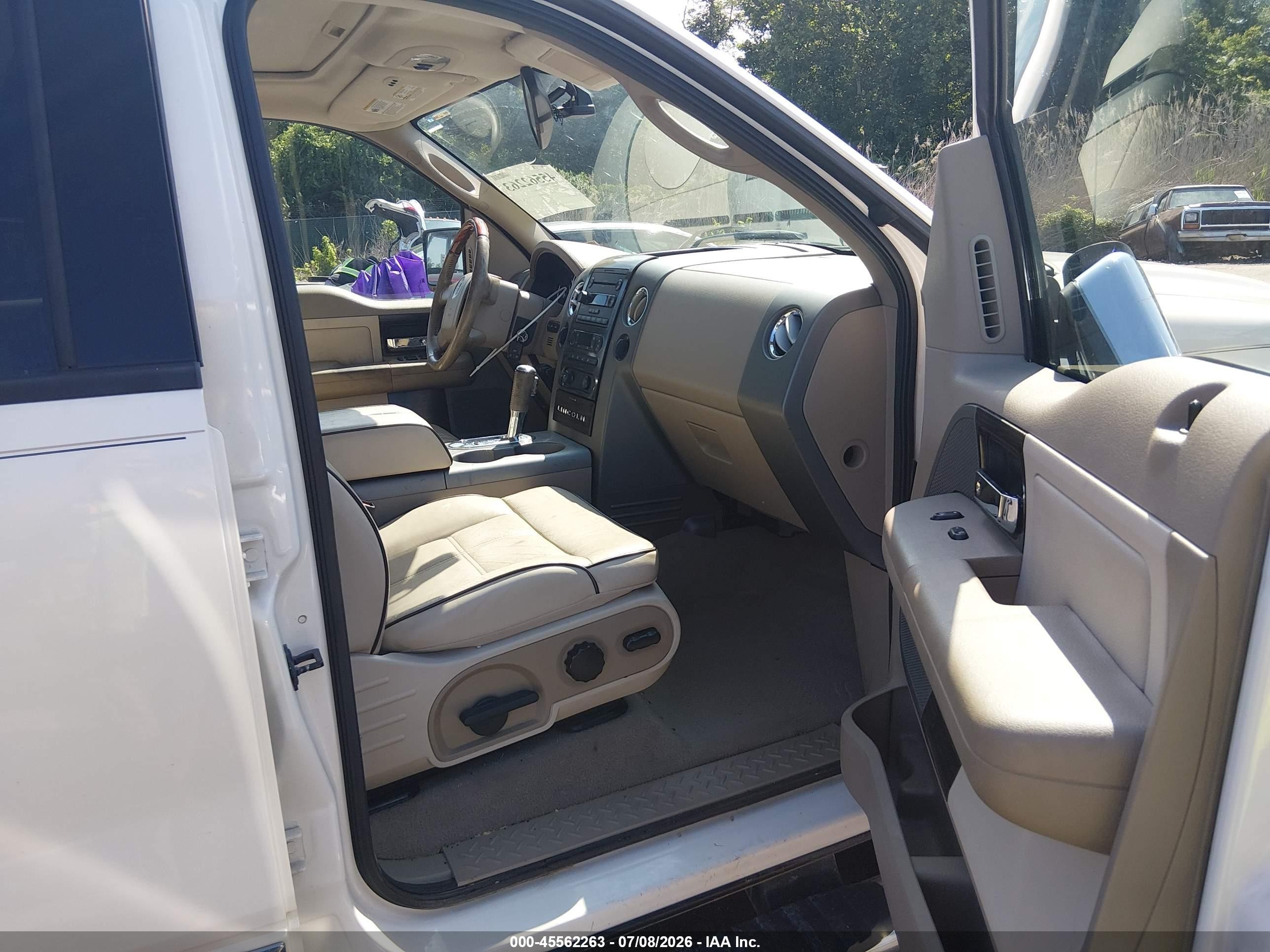 2007 Lincoln Mark Lt   White vin: 5LTPW18547FJ11674