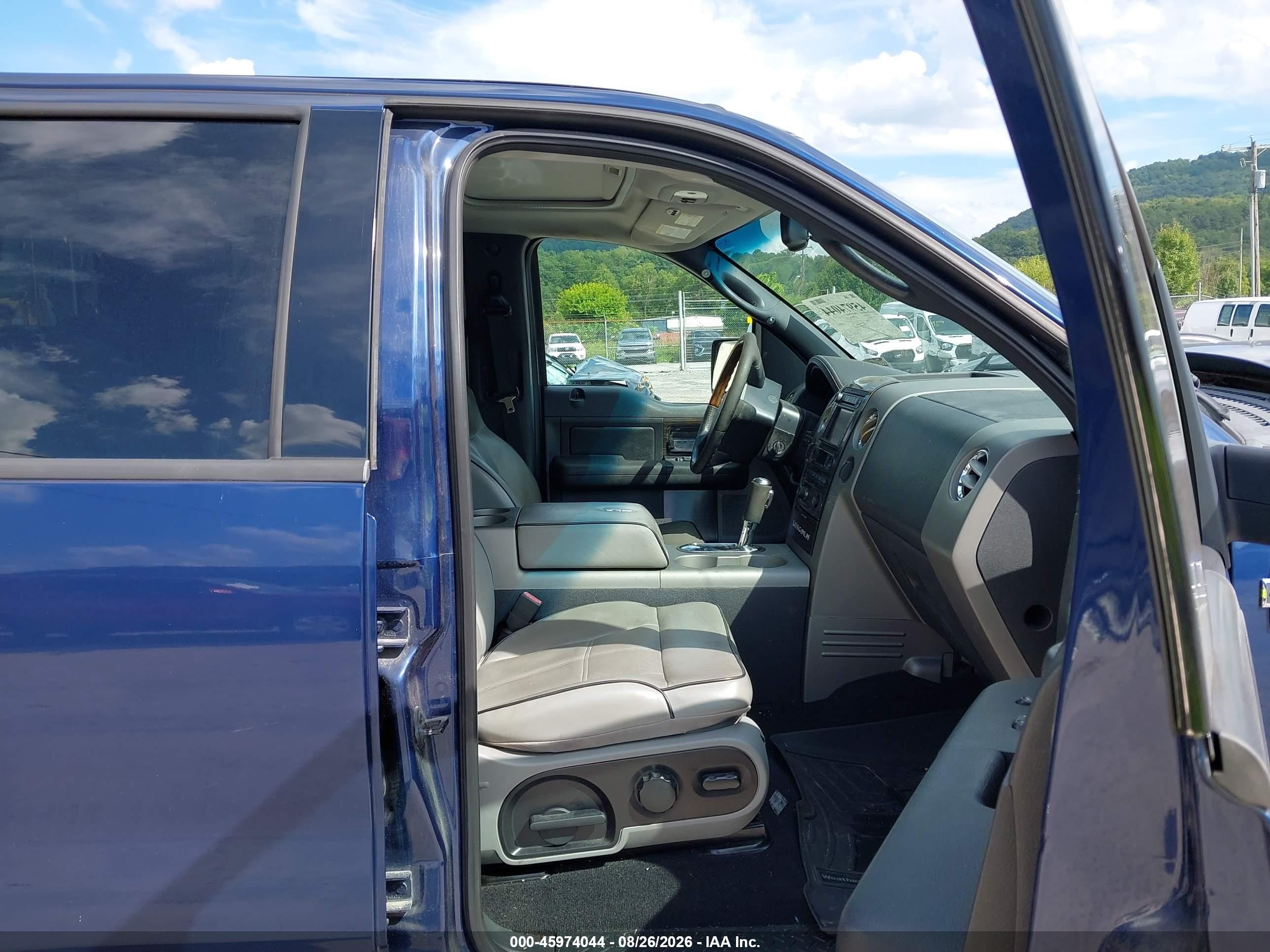 2007 Lincoln Mark Lt   Blue vin: 5LTPW18587FJ10611