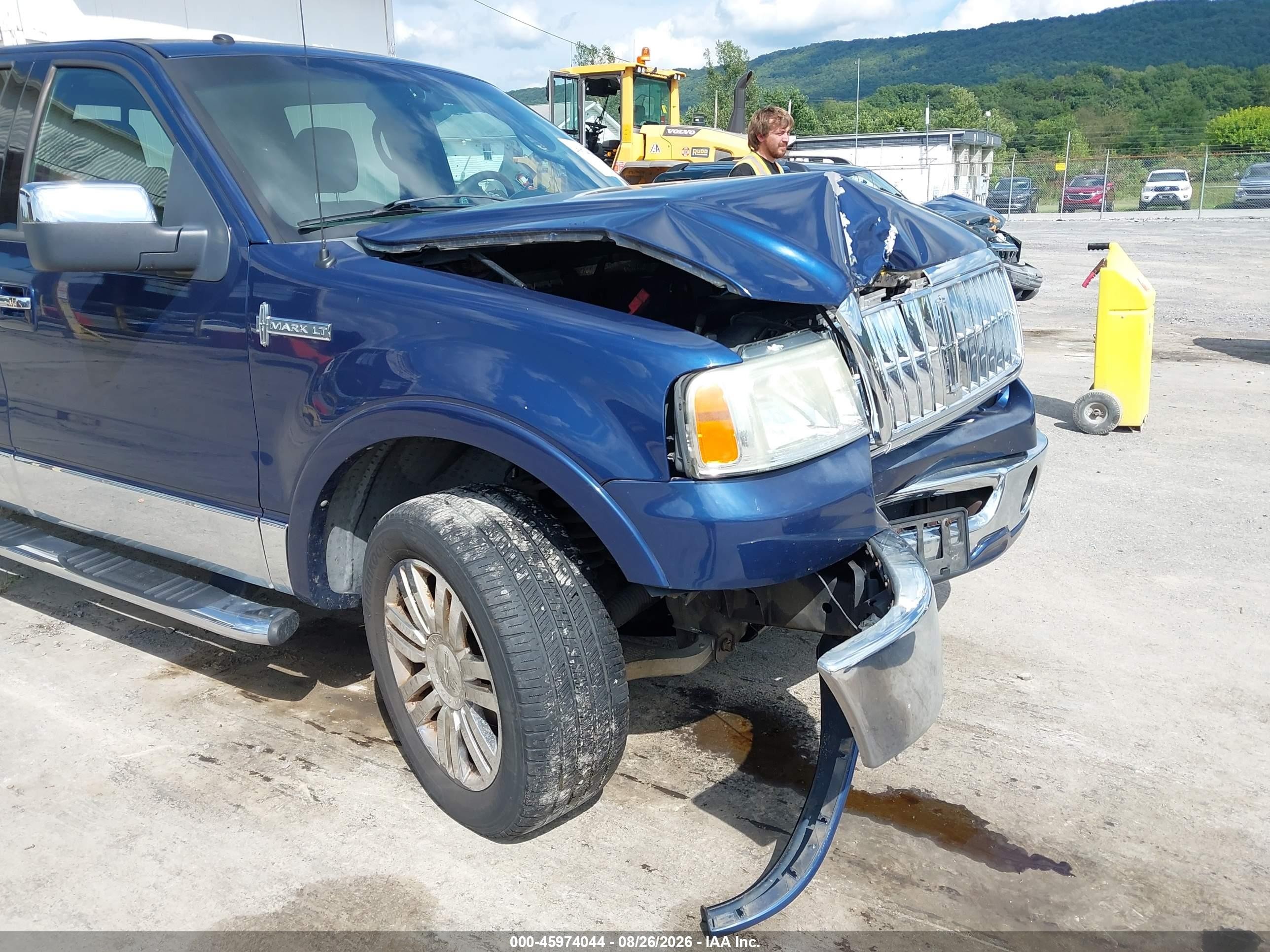 2007 Lincoln Mark Lt   Blue vin: 5LTPW18587FJ10611