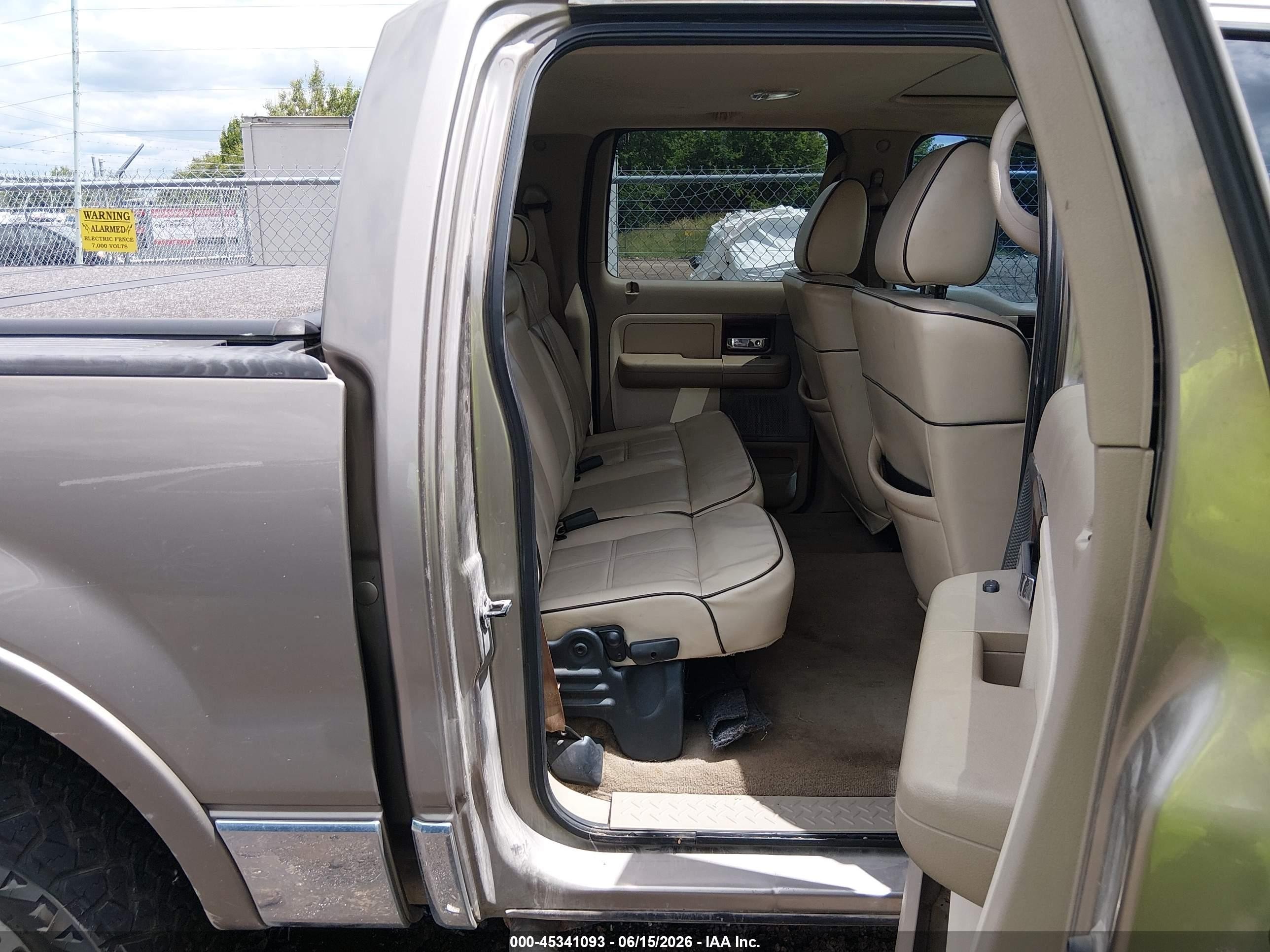 2006 Lincoln Mark Lt   Beige vin: 5LTPW18596FJ06548