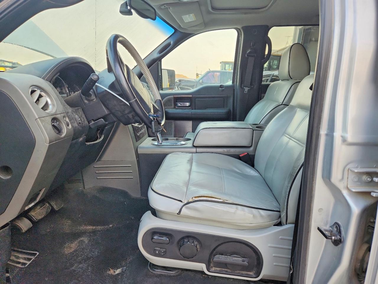 2006 Lincoln Mark Lt Gray vin: 5LTPW185X6FJ03125