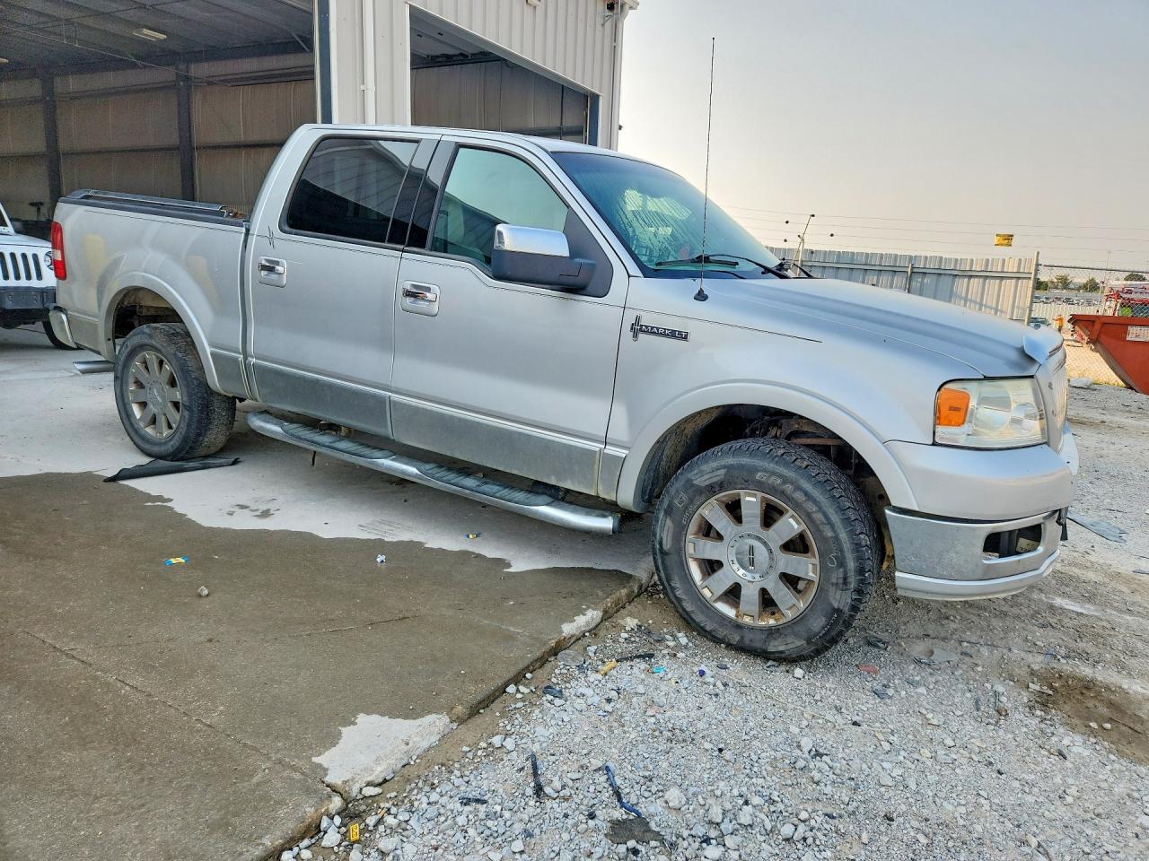 2006 Lincoln Mark Lt Gray vin: 5LTPW185X6FJ03125