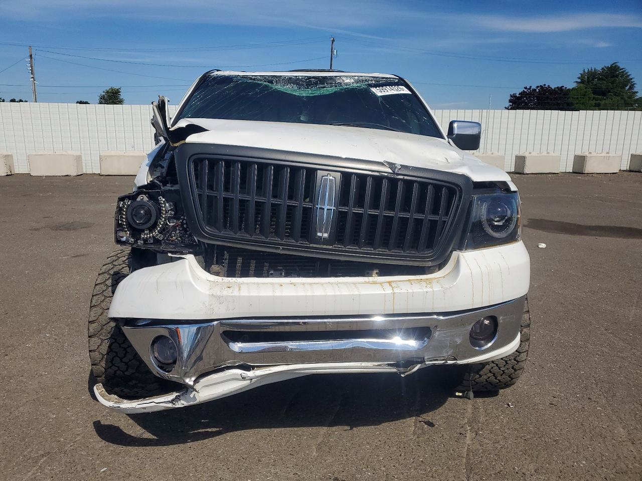2007 Lincoln Mark Lt White vin: 5LTPW185X7FJ01618