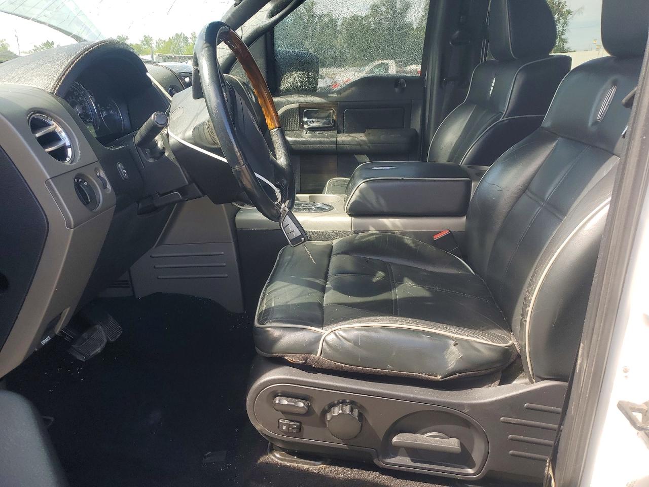2007 Lincoln Mark Lt White vin: 5LTPW185X7FJ01618