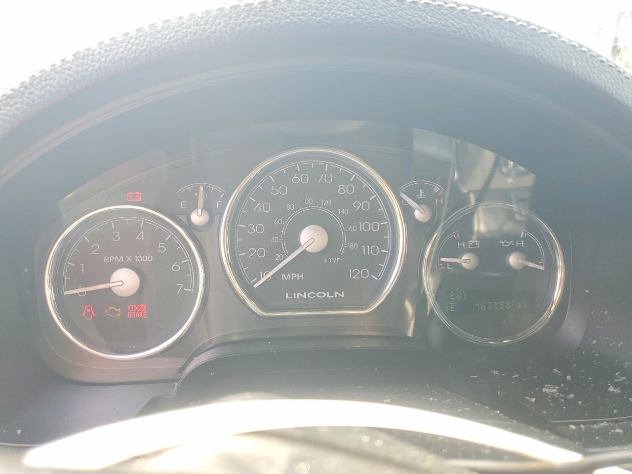 2007 Lincoln Mark Lt White vin: 5LTPW185X7FJ01618