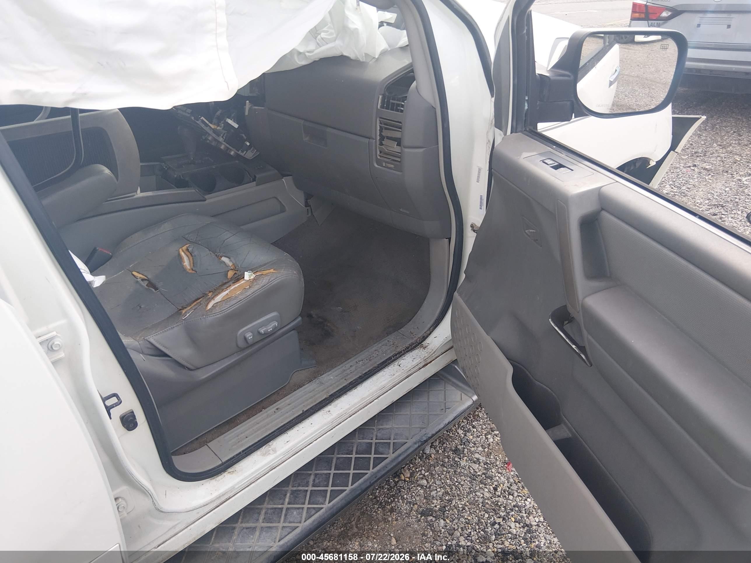 2004 Nissan Pathfinder Armada Le White vin: 5N1AA08A24N729328