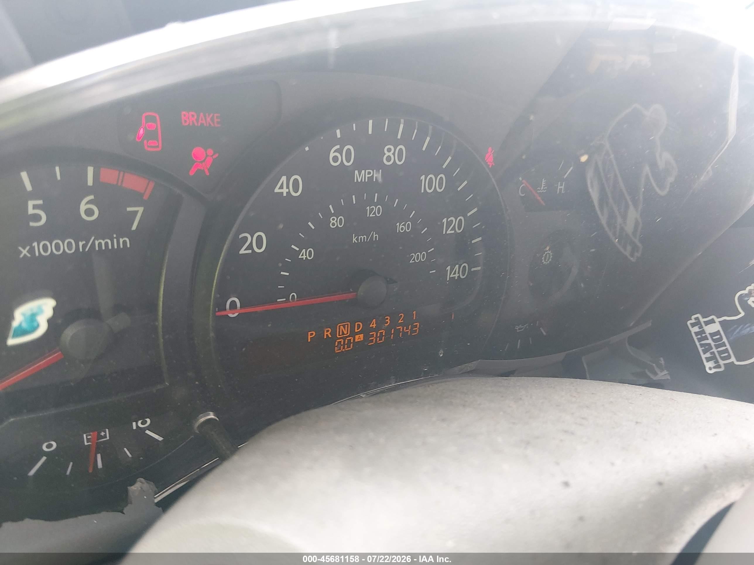 2004 Nissan Pathfinder Armada Le White vin: 5N1AA08A24N729328