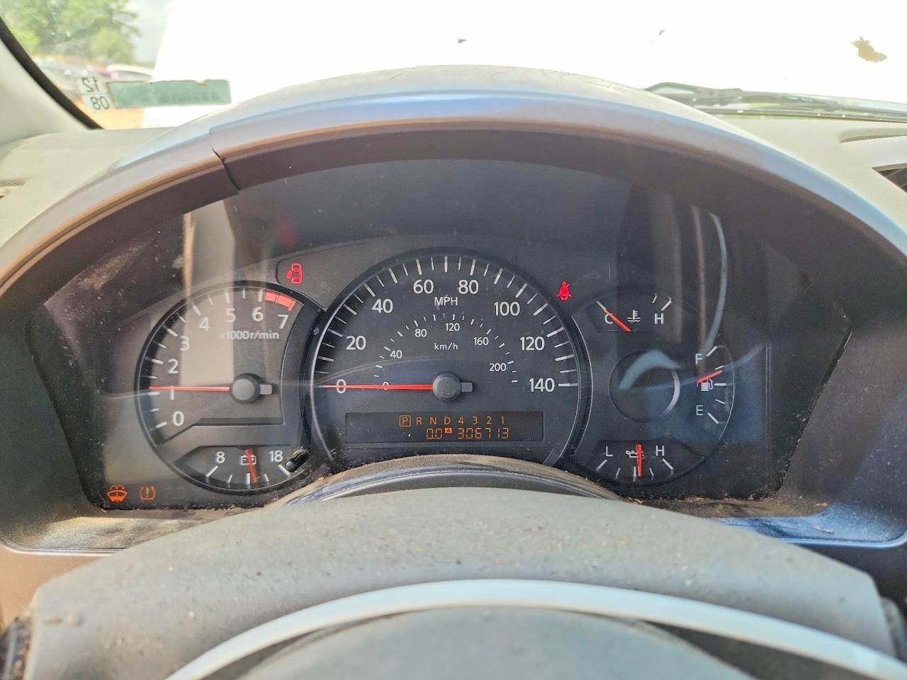 2004 Nissan Armada Se/le White vin: 5N1AA08A94N722392