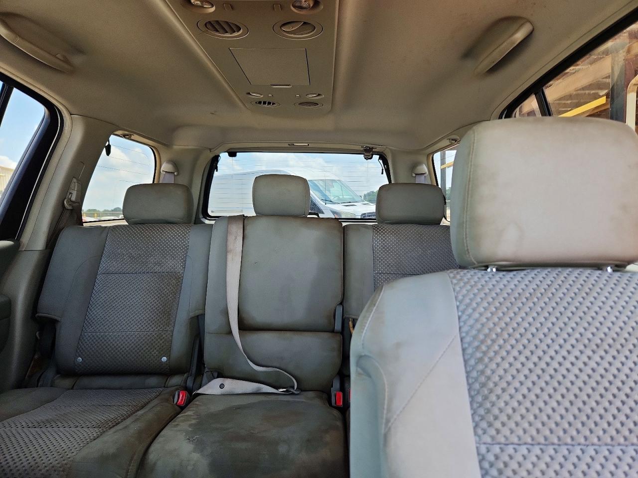 2004 Nissan Armada Se/le White vin: 5N1AA08A94N722392