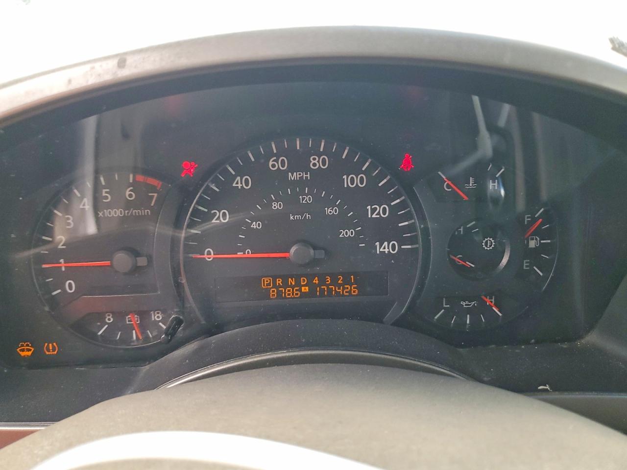 2004 Nissan Armada Se/le Silver vin: 5N1AA08AX4N742439