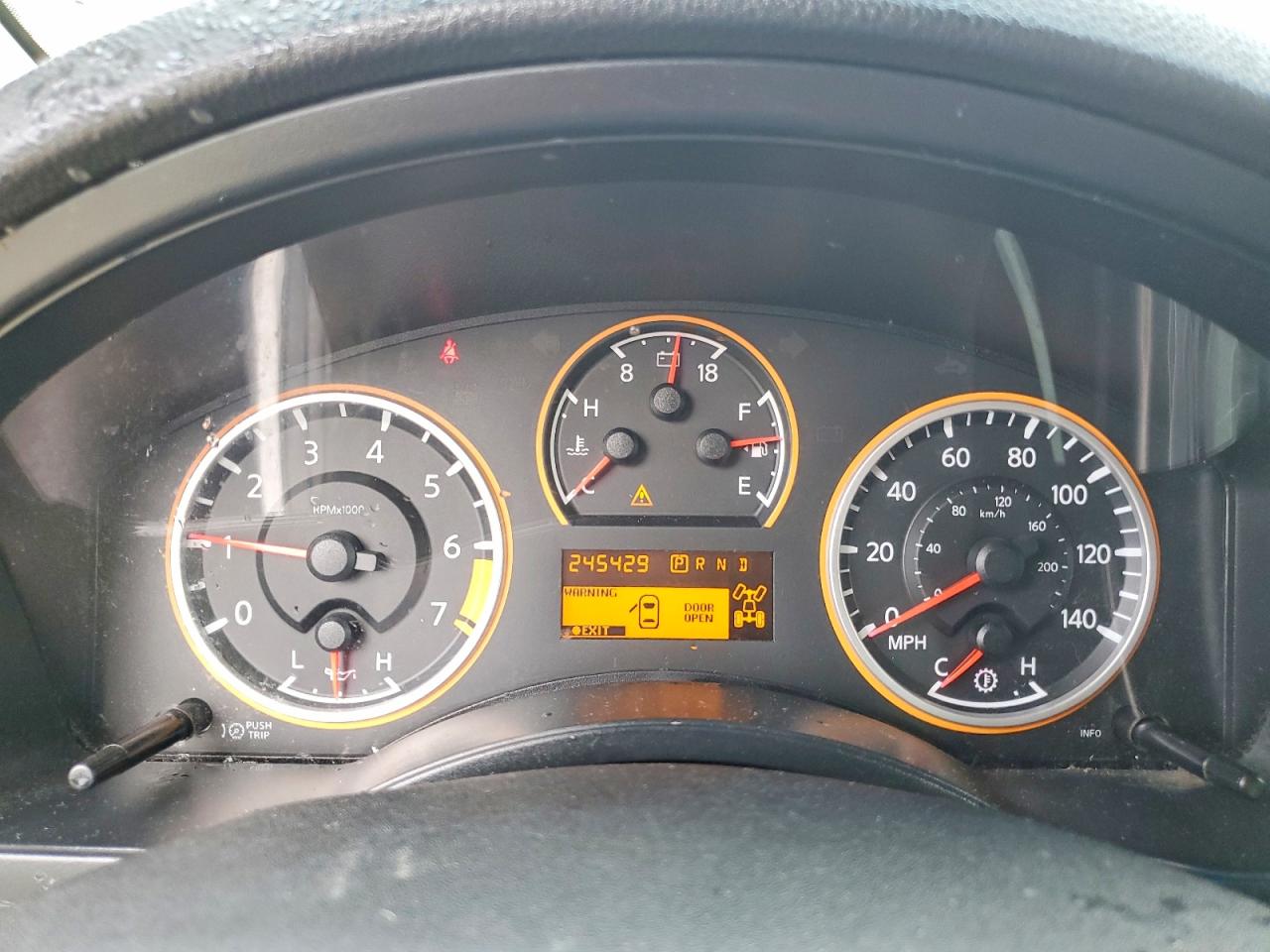 2013 Nissan Armada Sv Silver vin: 5N1AA0NC2DN608126