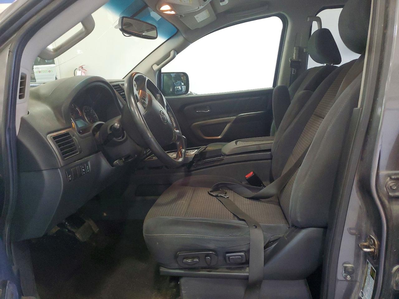 2015 Nissan Armada Sv Серый vin: 5N1AA0NC2FN600322