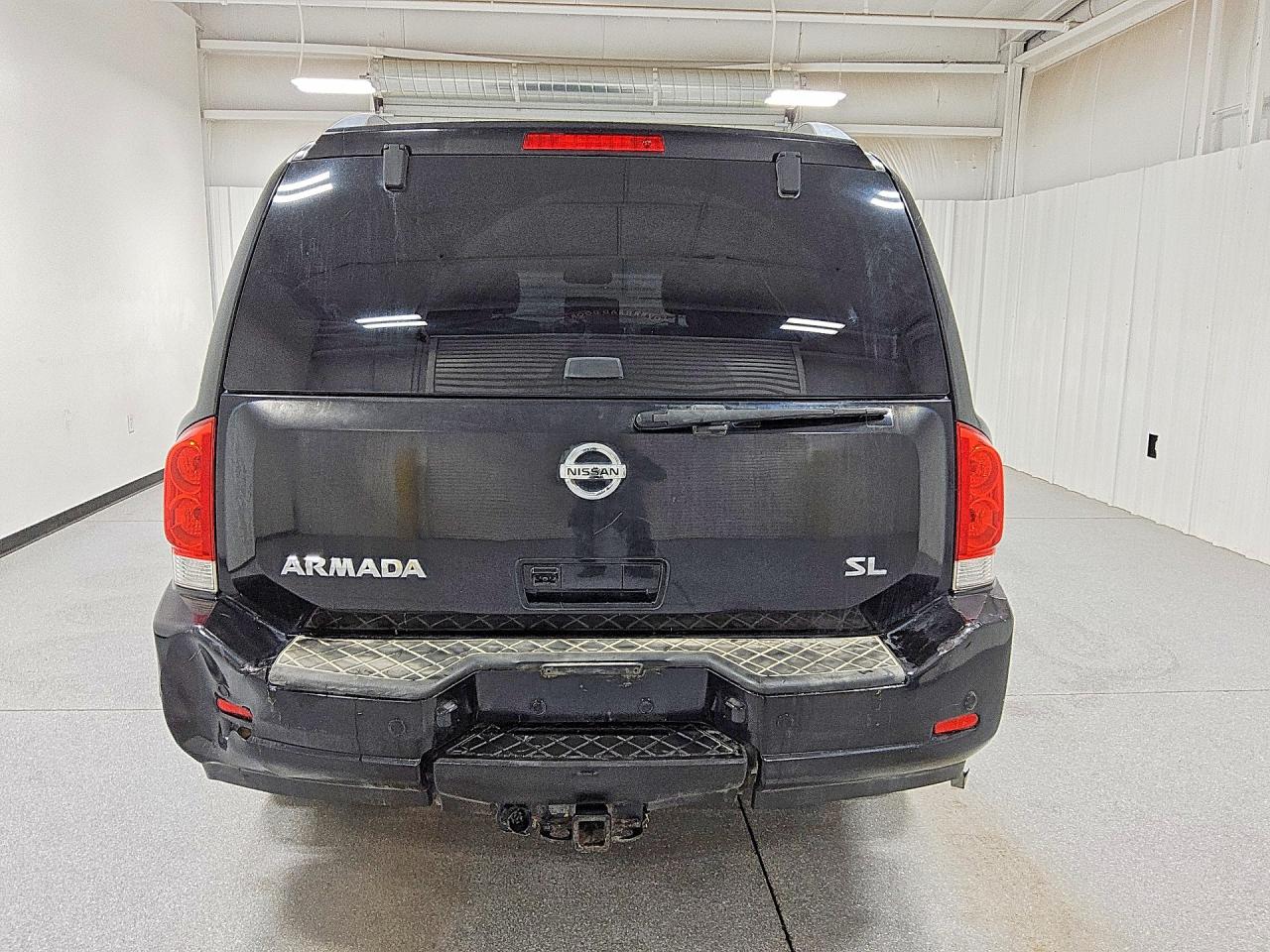 2011 Nissan Armada Sv Черный vin: 5N1AA0NC4BN603801