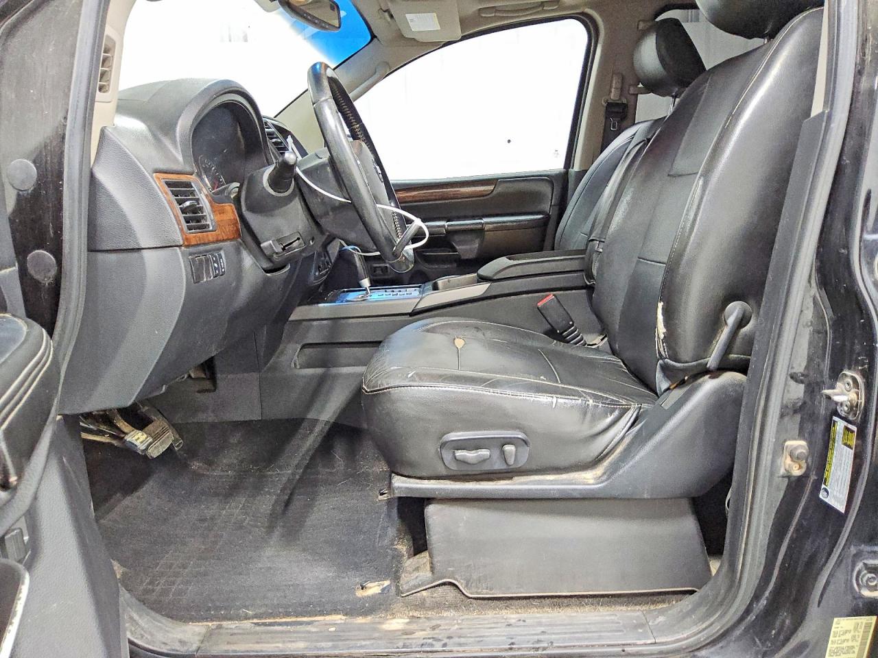 2011 Nissan Armada Sv Черный vin: 5N1AA0NC4BN603801