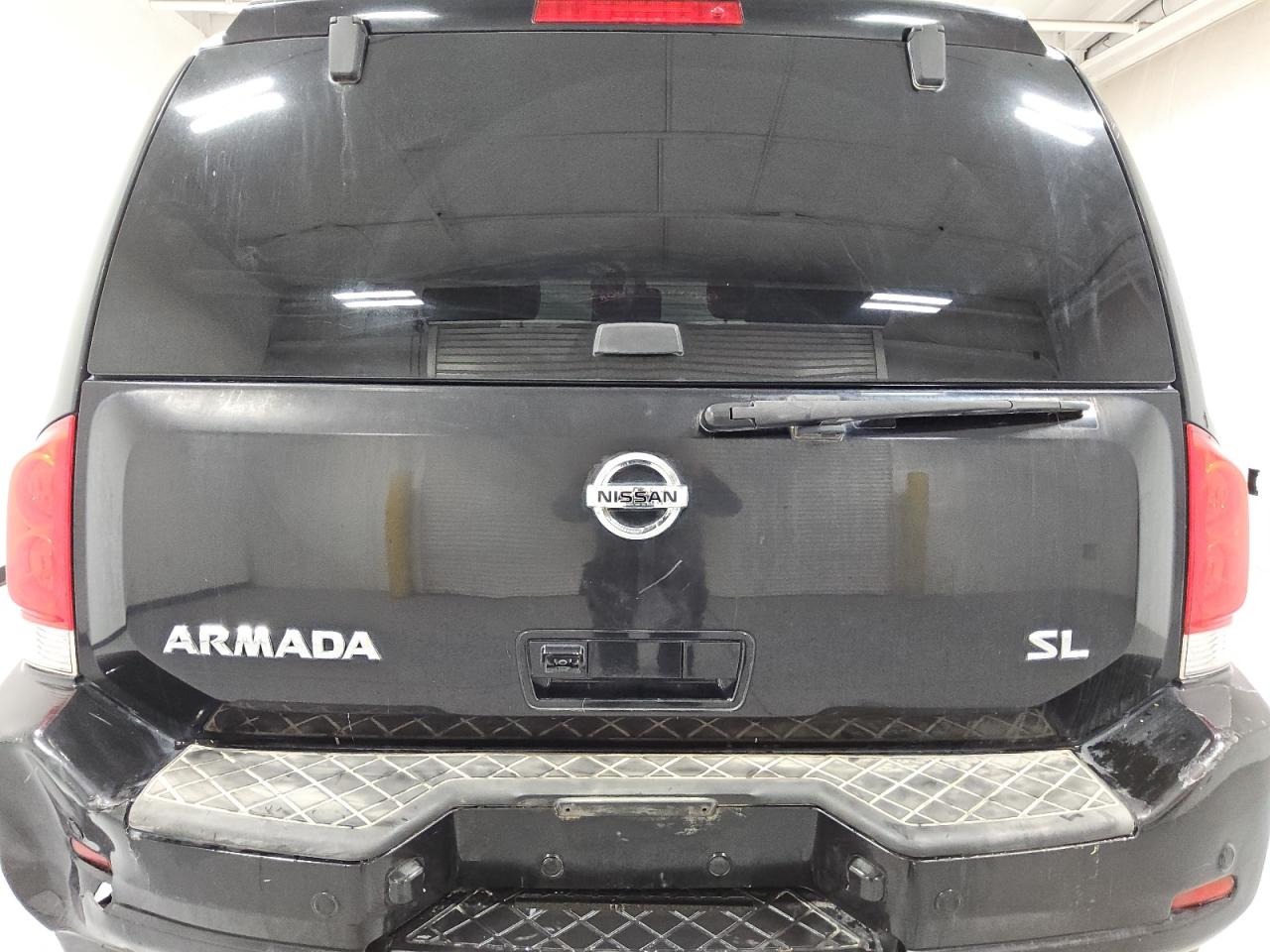 2011 Nissan Armada Sv Черный vin: 5N1AA0NC4BN603801 Damage: Lift Gate, Heavy Scratch, 5 To 6 Inches