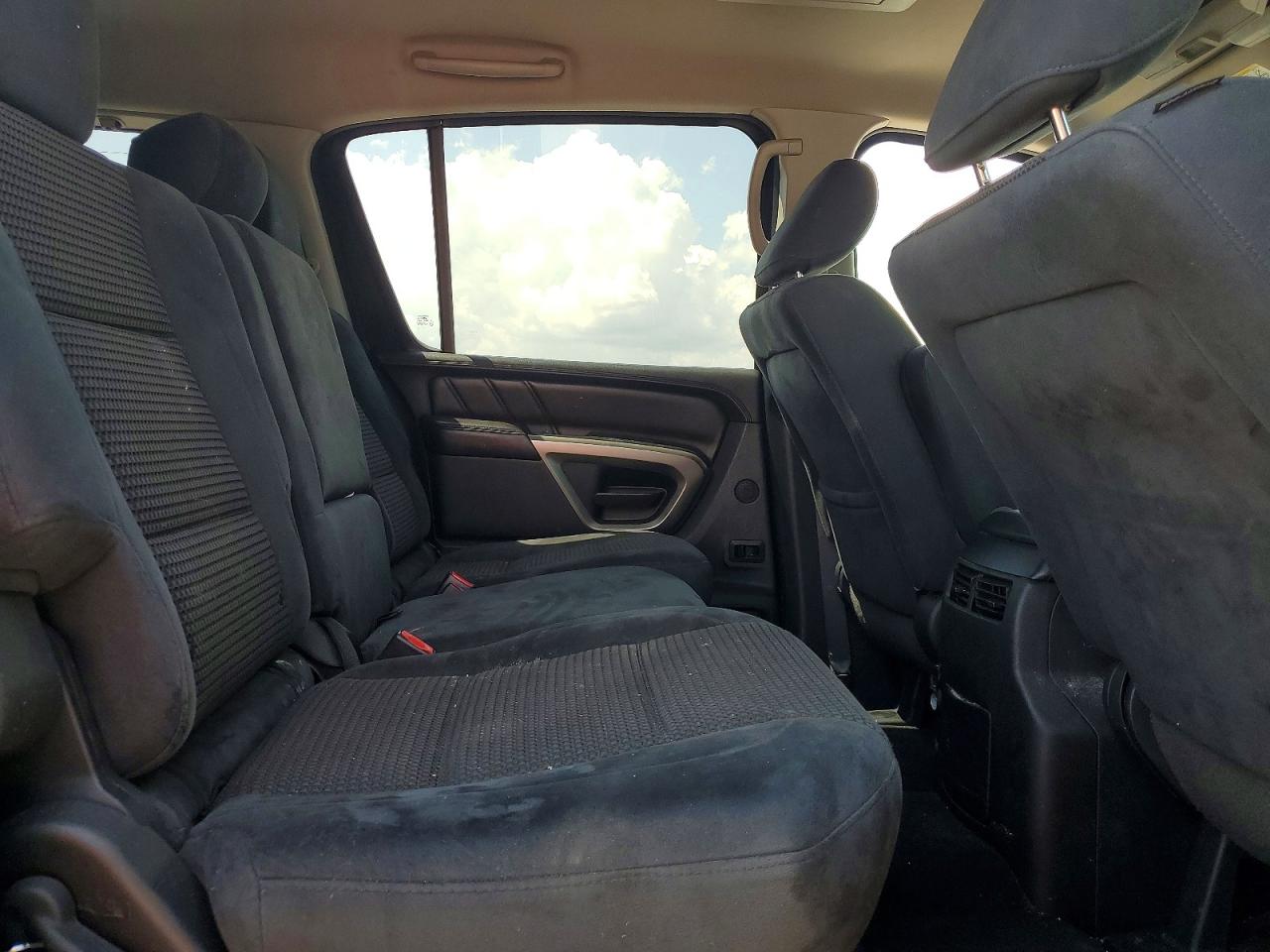 2015 Nissan Armada Sv Burgundy vin: 5N1AA0NC5FN617048