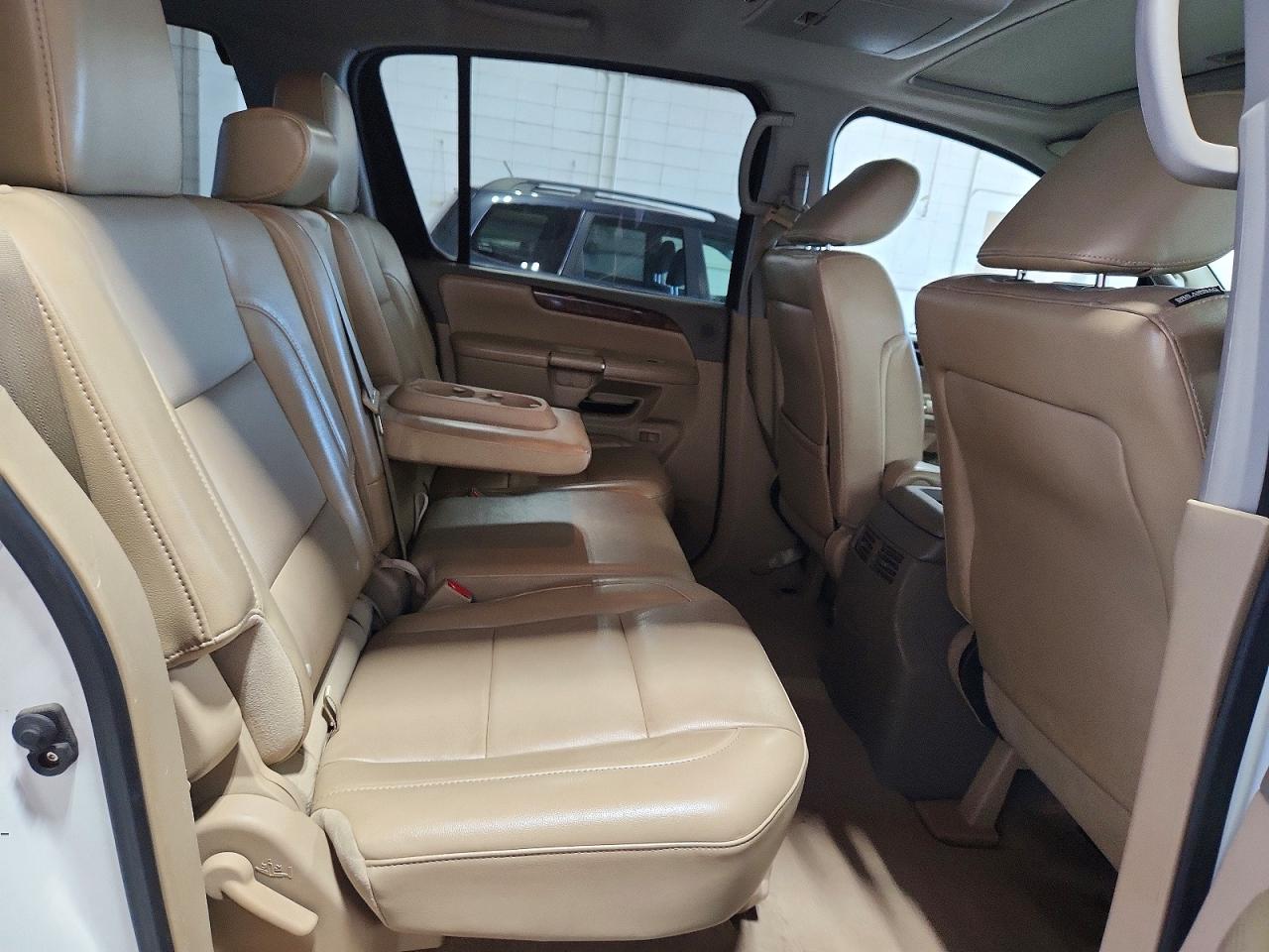 2013 Nissan Armada Sv White vin: 5N1AA0NC6DN607111