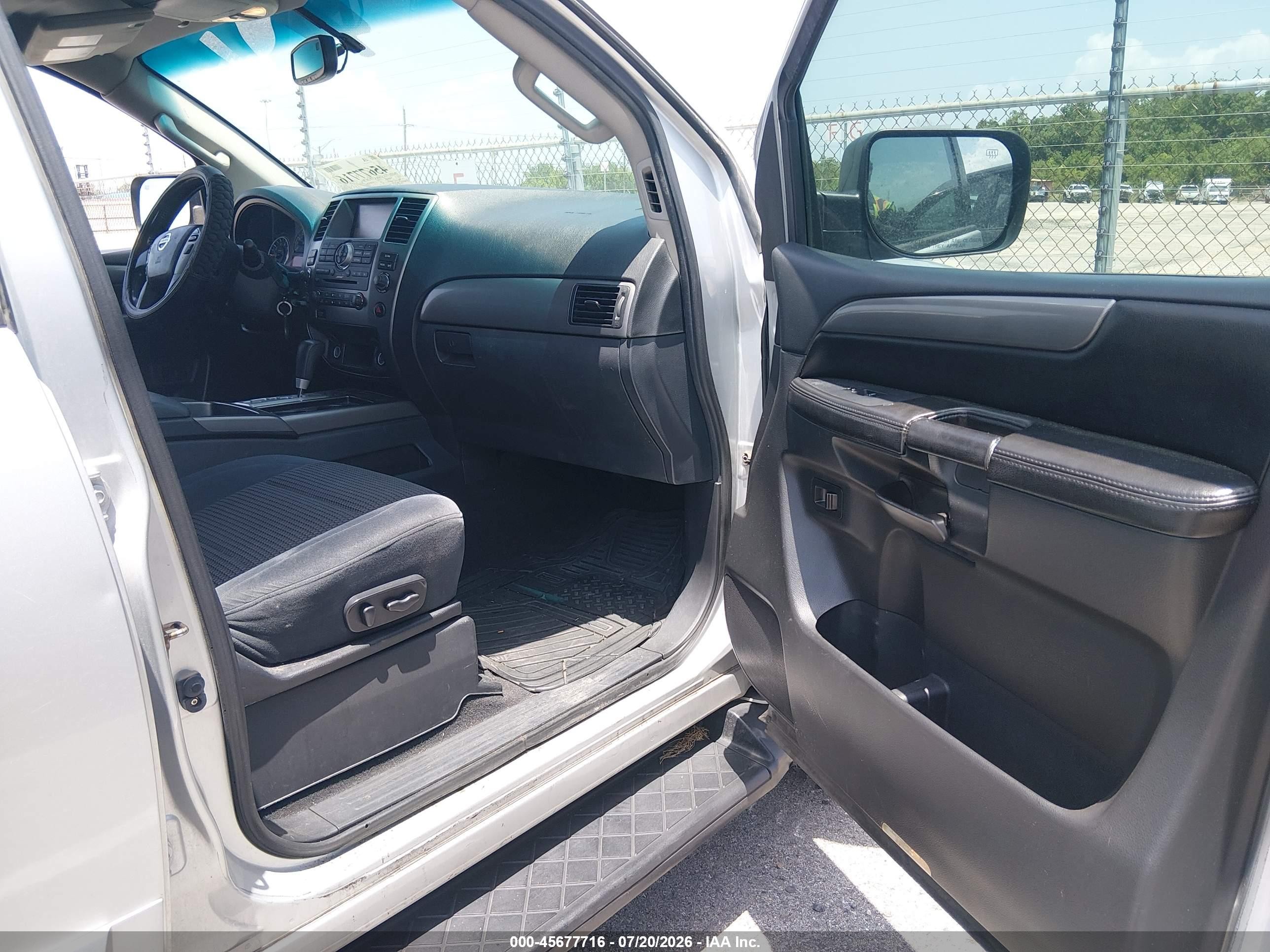 2013 Nissan Armada Sv Silver vin: 5N1AA0NC7DN608266