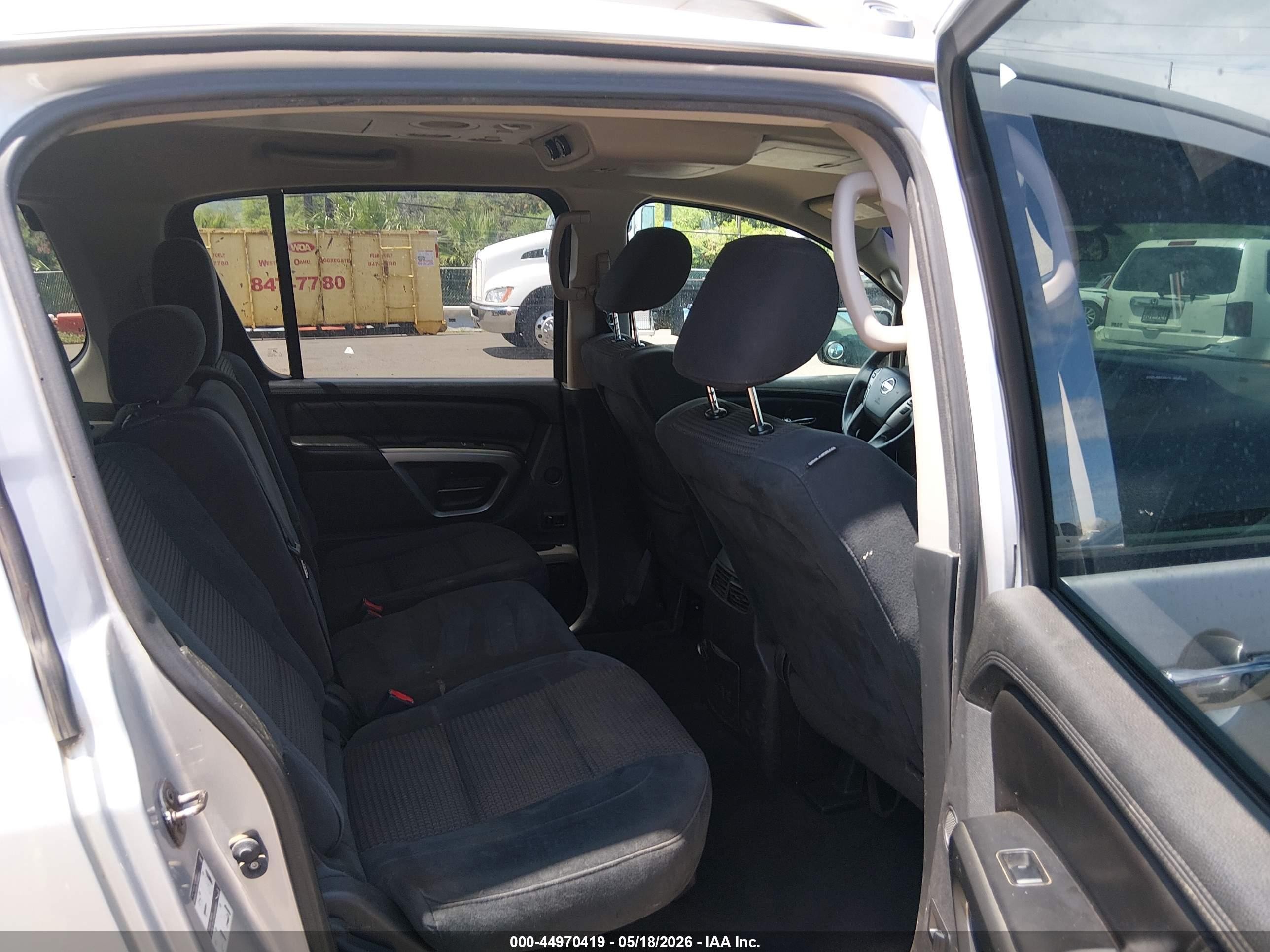 2015 Nissan Armada Sv Серебряный vin: 5N1AA0ND0FN616625
