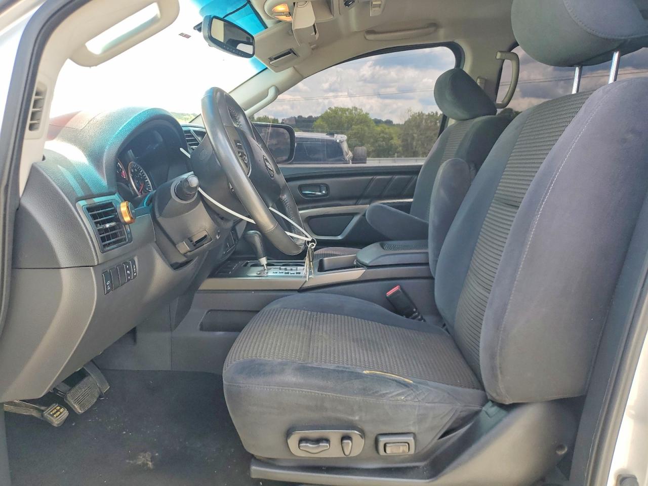 2015 Nissan Armada Sv Silver vin: 5N1AA0ND1FN607397