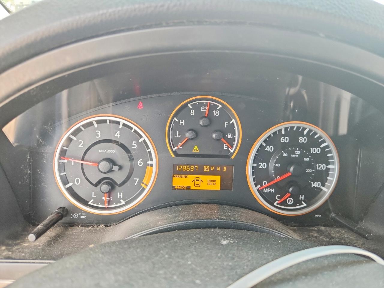 2015 Nissan Armada Sv Silver vin: 5N1AA0ND5FN609962