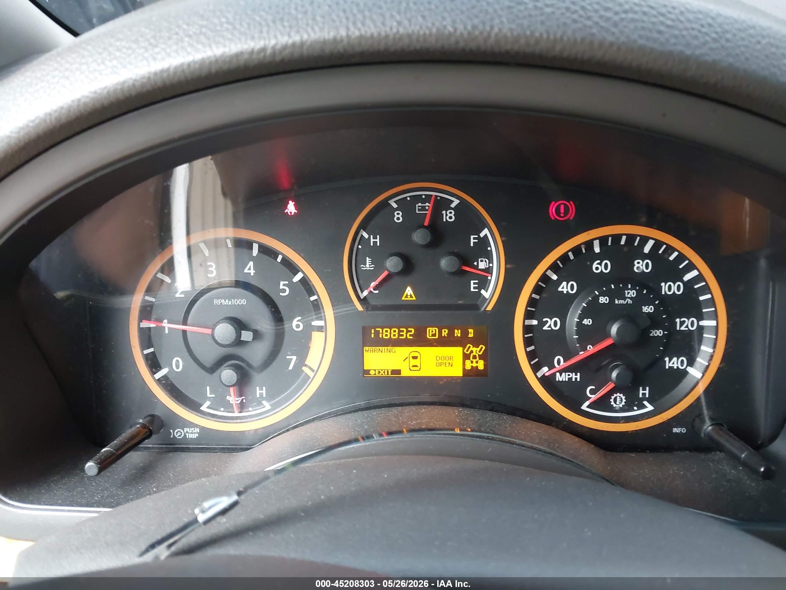 2015 Nissan Armada Platinum/sl/sv White vin: 5N1AA0NE7FN608742