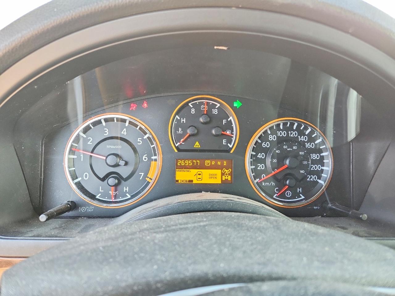 2015 Nissan Armada Platinum White vin: 5N1AA0NE8FN612704