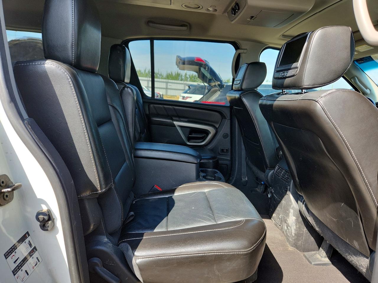 2015 Nissan Armada Platinum White vin: 5N1AA0NE8FN612704