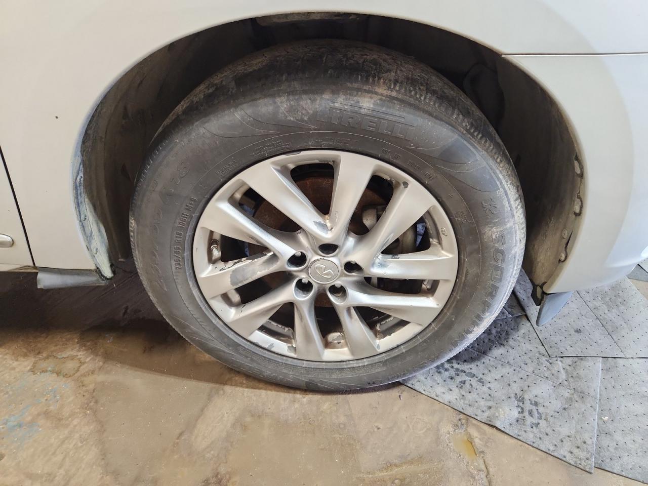 2015 Infiniti Qx60 Base Silver vin: 5N1AL0MM0FC531906 Damage: Right Front Wheel, Curb Rash, 3 To 4 Inches