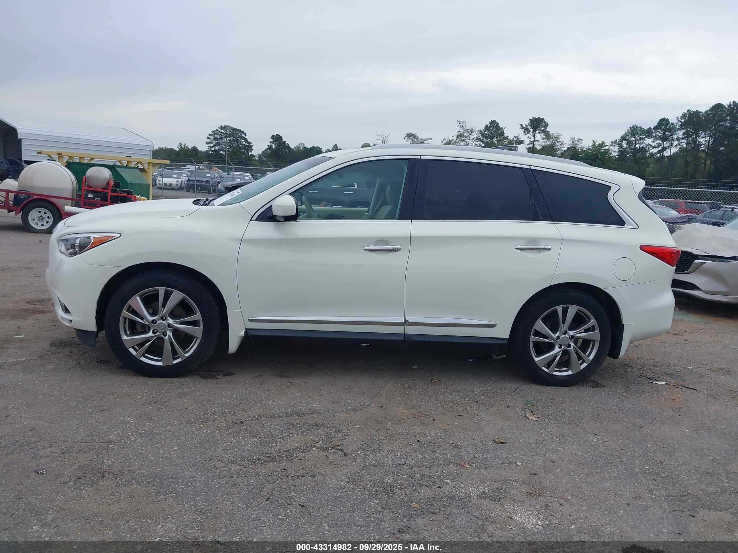 2013 Infiniti Jx35   White vin: 5N1AL0MM4DC326232