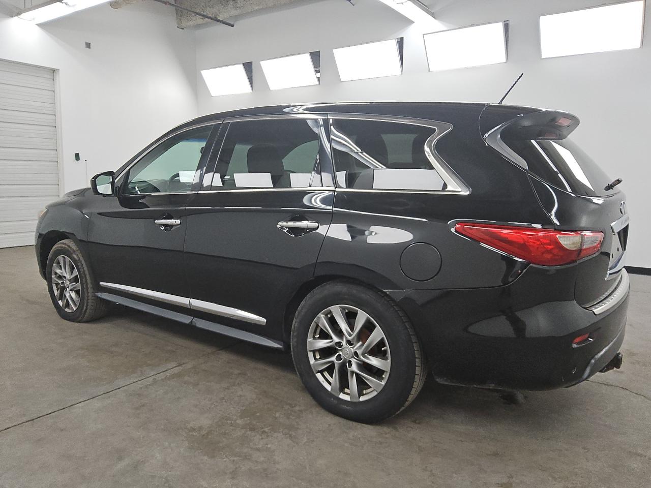 2013 Infiniti Jx35 Base Black vin: 5N1AL0MM6DC327317 Damage: Left Rear Tire, Worn, Replacement Required