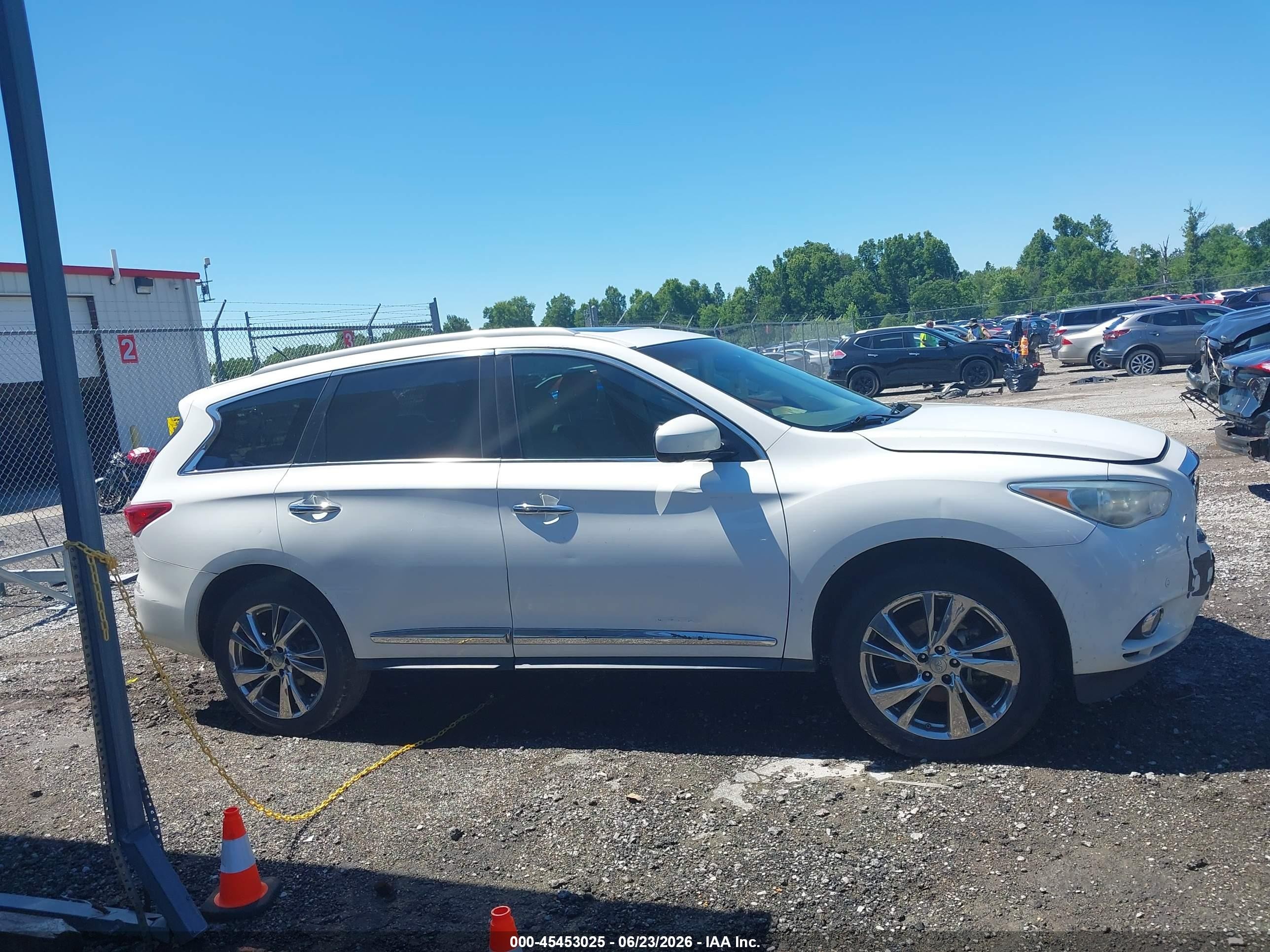 2013 Infiniti Jx35   White vin: 5N1AL0MN0DC337950