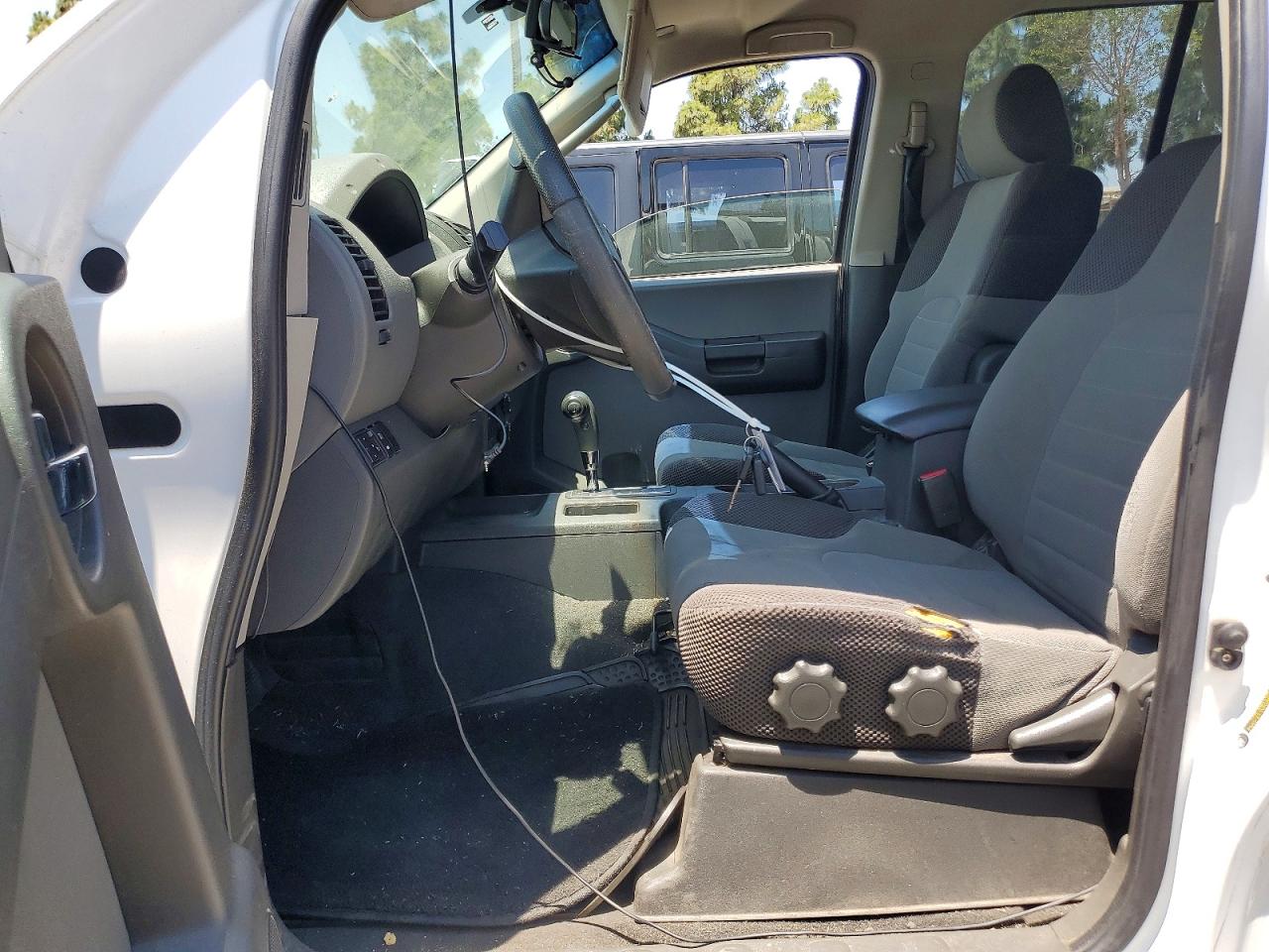 2007 Nissan Xterra X White vin: 5N1AN08U07C517431