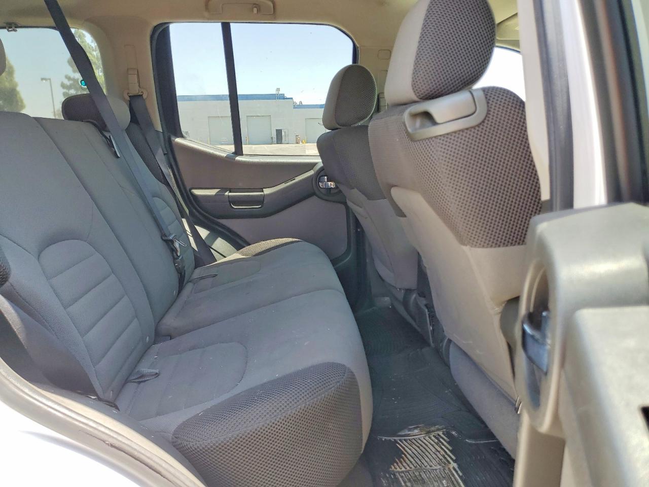 2007 Nissan Xterra X White vin: 5N1AN08U07C517431