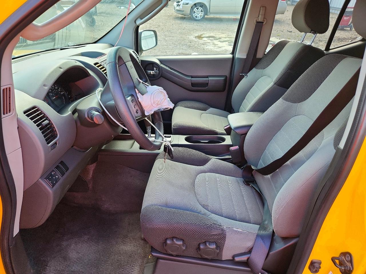 2005 Nissan Xterra S Желтый vin: 5N1AN08U15C630138