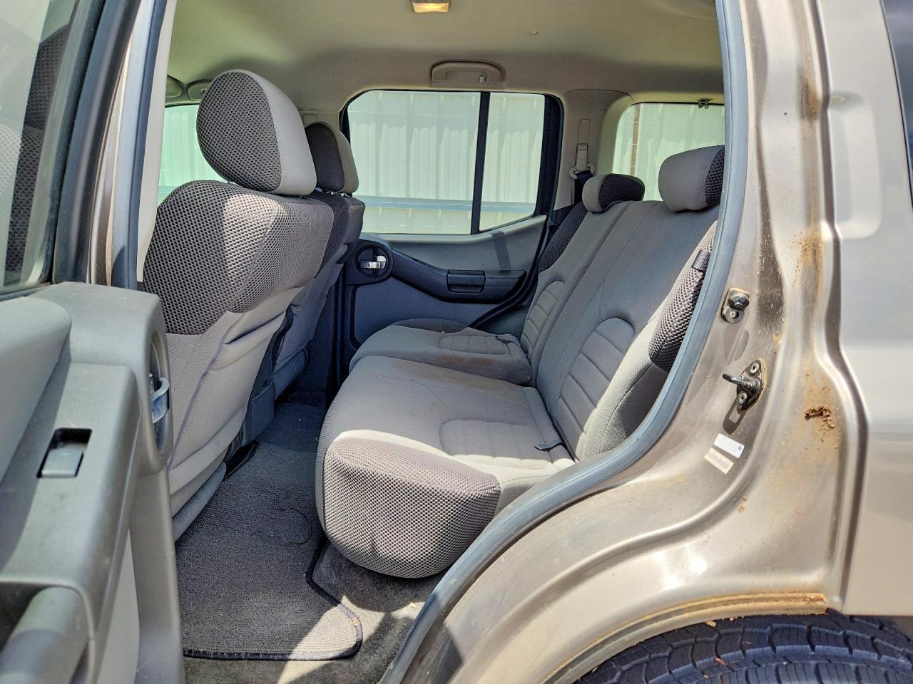 2005 Nissan Xterra S Gray vin: 5N1AN08U25C644646