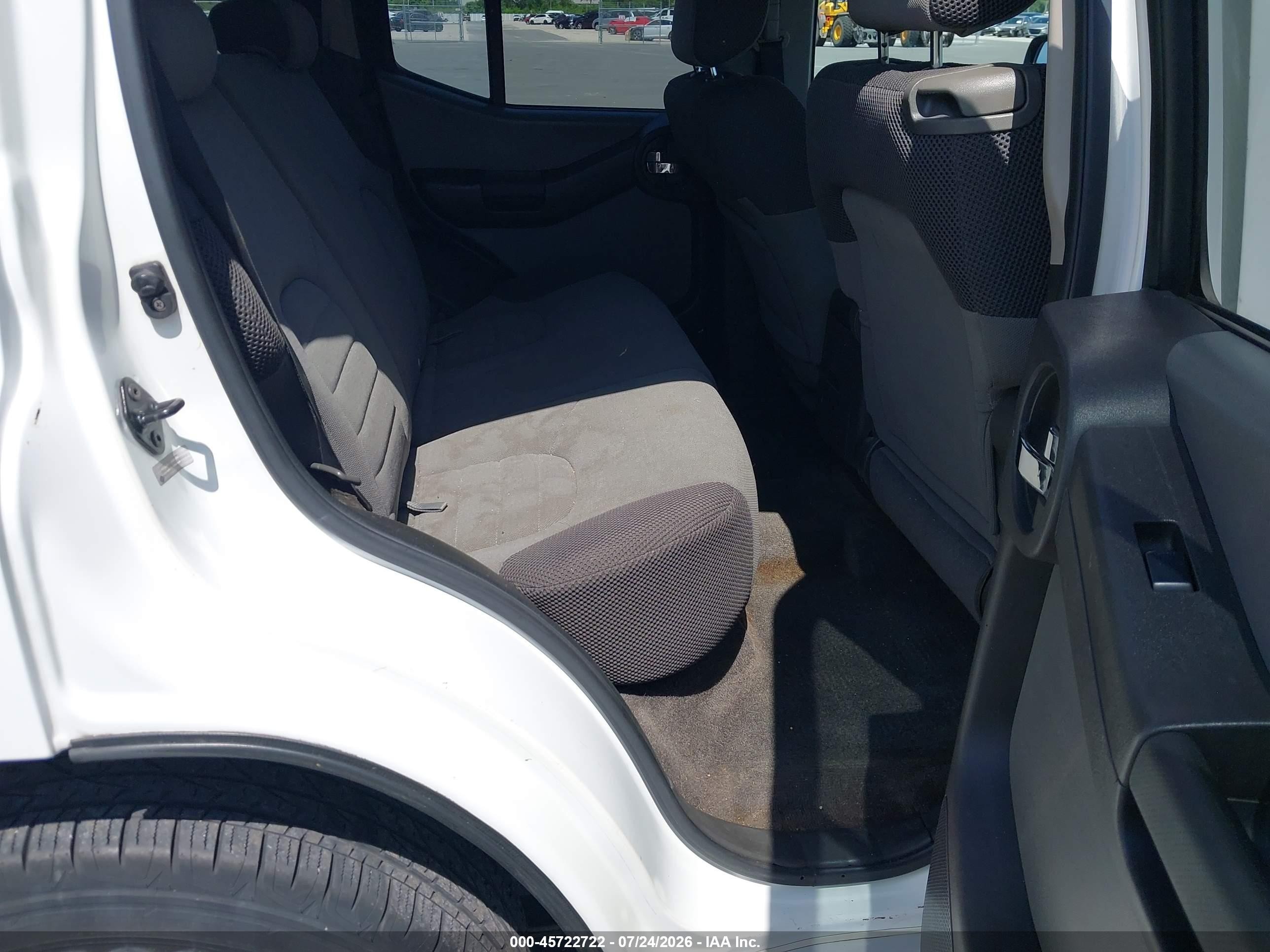 2005 Nissan Xterra S White vin: 5N1AN08U95C628041