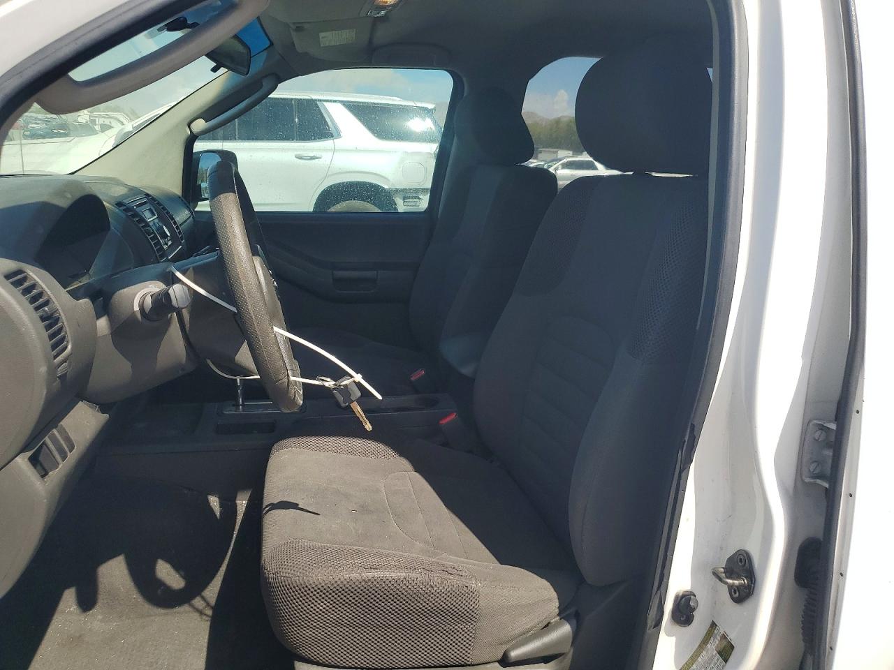 2008 Nissan Xterra X White vin: 5N1AN08U98C538389