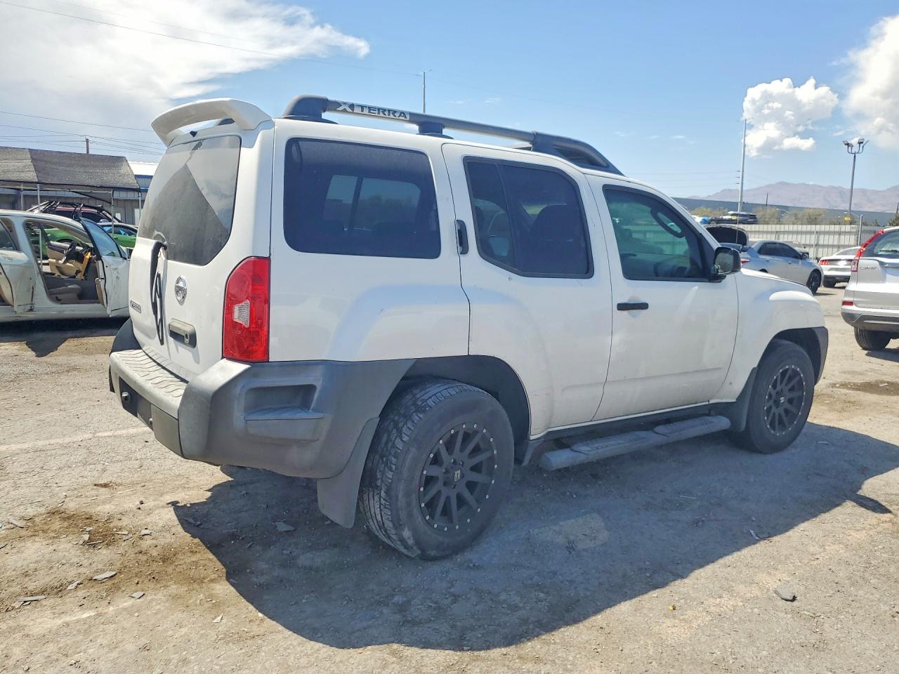 2008 Nissan Xterra X White vin: 5N1AN08U98C538389