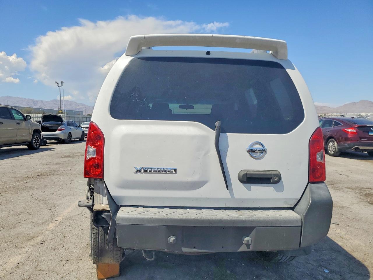 2008 Nissan Xterra X White vin: 5N1AN08U98C538389