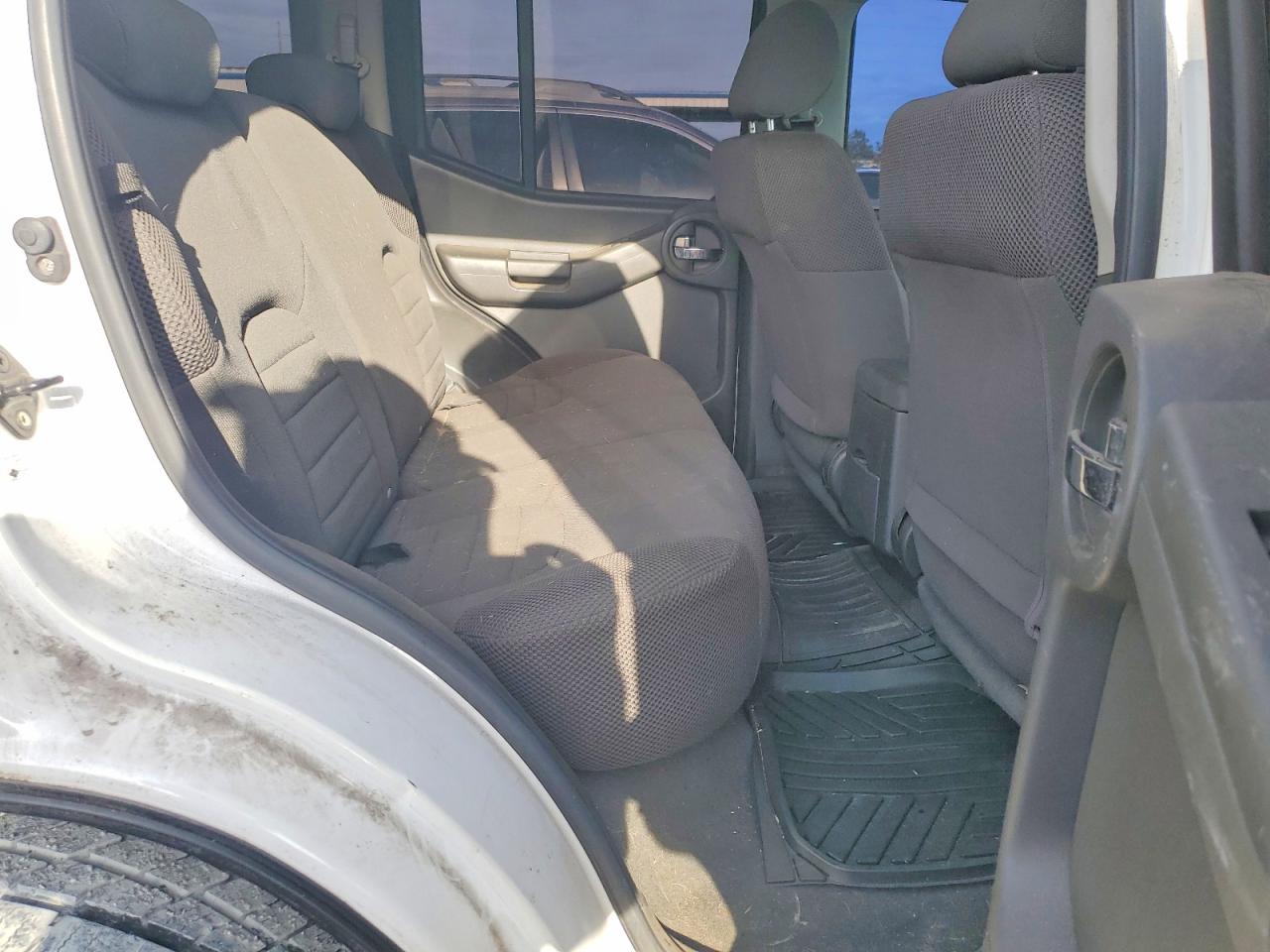 2008 Nissan Xterra X White vin: 5N1AN08UX8C502324