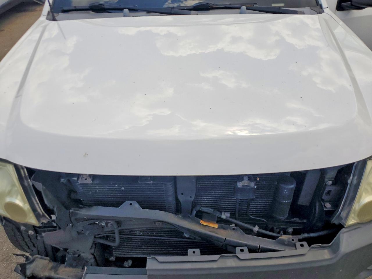 2007 Nissan Xterra X White vin: 5N1AN08W47C521676