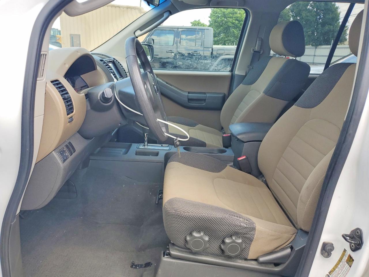 2007 Nissan Xterra X White vin: 5N1AN08W47C521676