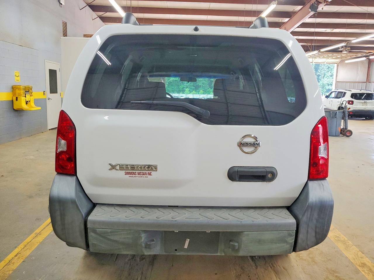 2008 Nissan Xterra X White vin: 5N1AN08W48C508394