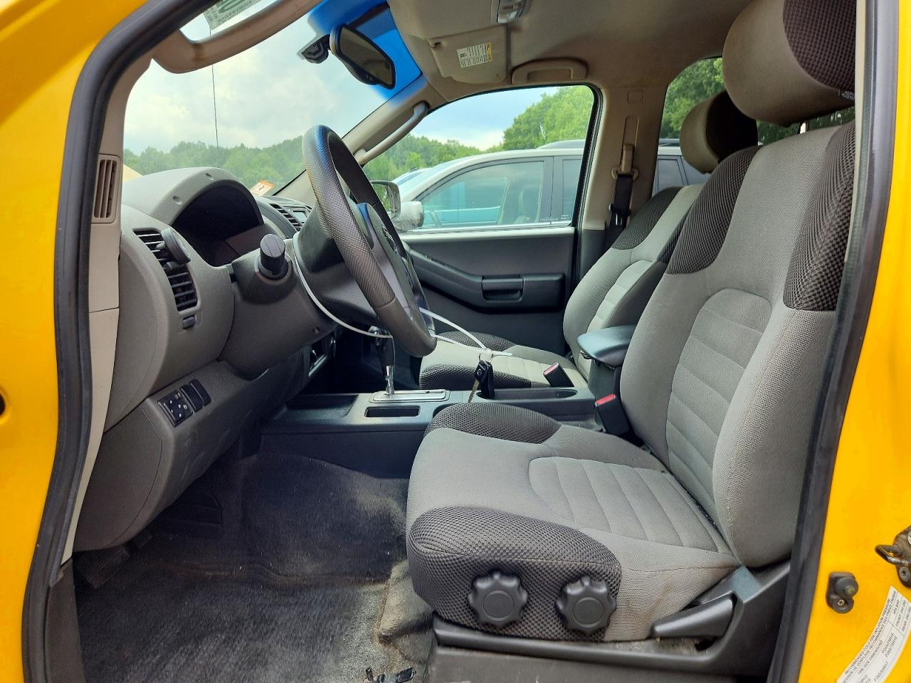 2005 Nissan Xterra S Yellow vin: 5N1AN08W55C610752